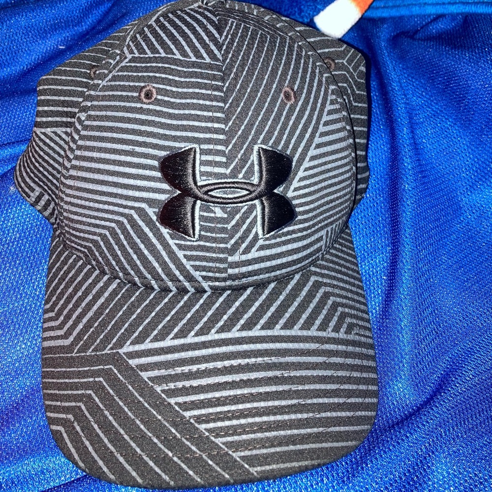 Under Armour fitted hat M/L never worn